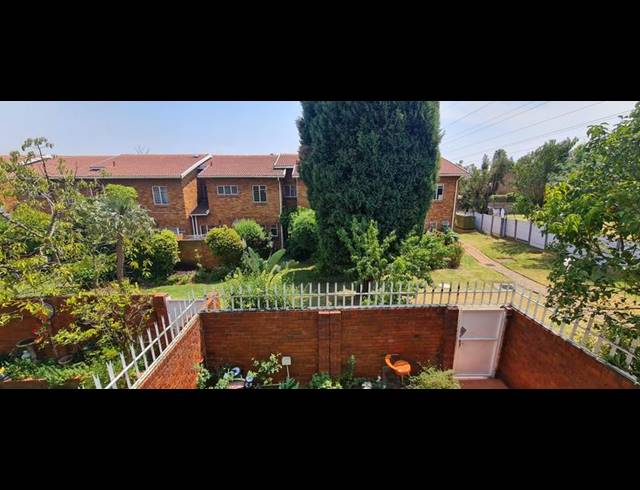 3 BEDROOM TOWNHOUSE FOR SALE IN BEDFORD GARDENS